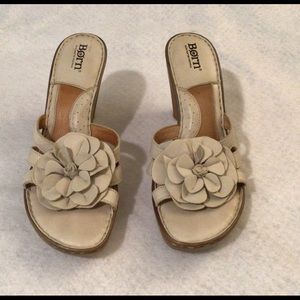 Born sandals